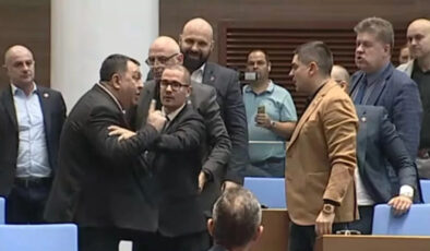 Bulgaristan meclisinde tekme ve yumruklar konuştu