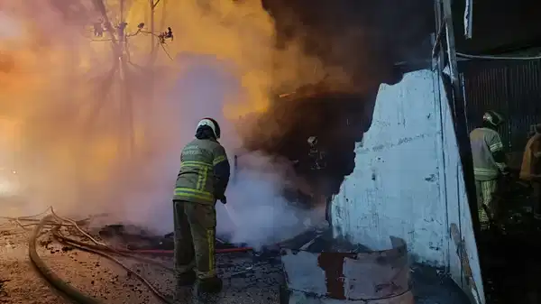 Bursa’da barakada korkutan yangın: 1 kişi dumandan etkilendi
