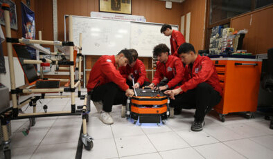 Bursalı lise öğrencileri sanayi için otonom yük robotu geliştirdi