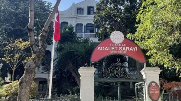 Büyükçekmece Adliyesi’nin ardından Adalar Adliyesi’nde de hırsızlık skandalı! 9 silah kayboldu, zabıt katibi tutuklandı