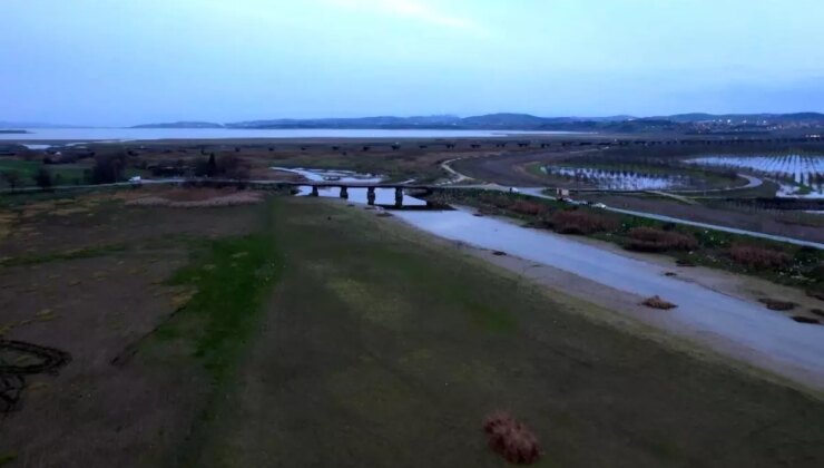 Büyükçekmece gölünde su azalıyor