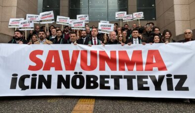 Çağlayan’da Savunma Nöbeti… Avukat Turgay Bilge: Duruşma salonlarında hukukun değil, iktidarın gölgesi dolaşmaktadır