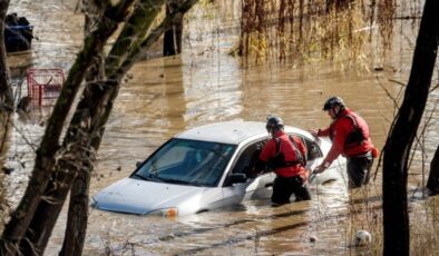 California’daki 72 saatlik rekor yağış seli getirdi: 3 kişi hayatını kaybetti