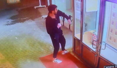 Cami kapısına vurduğu gerekçesiyle tutuklama