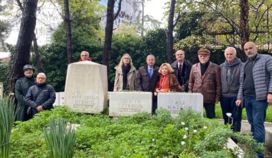 Cavit Orhan Tütengil mezarı başında anıldı