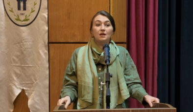 Çayla Kitap Projesi’nde anlamlı buluşma: Emine Şeçeroviç Kaşlı, Rize’de gençlerle bir araya geldi