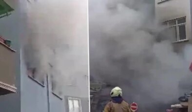 Çekmeköy’de 3 katlı binada yangın: Ekipler müdahale ediyor