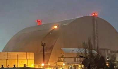 Çernobil’deki koruma kalkanı hasar gördü