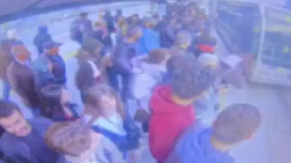 Cevizlibağ’da baygınlık geçiren 14 yaşındaki kıza çarpan metrobüs sürücüsü gözaltına alındı