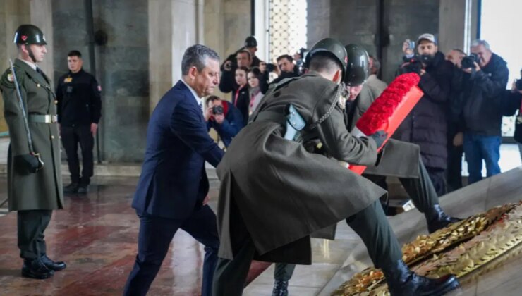 CHP Genel Başkanı Özel, yeni PM ve YDK üyeleriyle Anıtkabir’de: ‘Birlik ve beraberlik içinde geleceğe yürüyoruz’