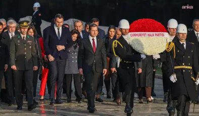 CHP heyeti, 39. Olağan Kurultay öncesi Anıtkabir’i ziyaret etti