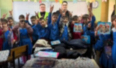 CHP İzmir İl Başkanlığı’ndan ilkokulda ‘bozkurt’ işareti tepkisi: Çocuklar siyasete alet ediliyor