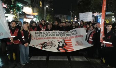 CHP Kadıköy Gençlik Kolları’ndan asgari ücret protestosu: ‘Bu bir iktidar krizinin sonucudur’