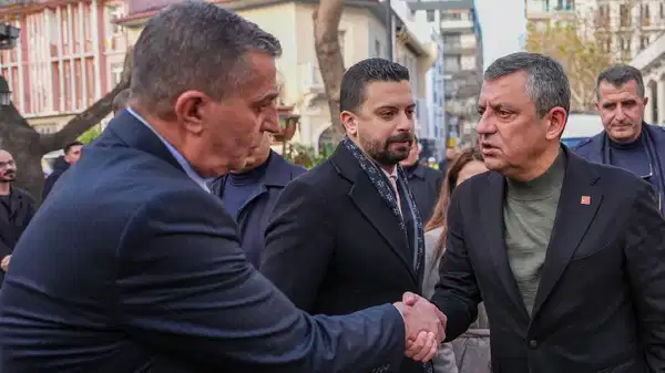 CHP lideri Özel, Şehzadeler Belediyesi’ni ziyaret etti