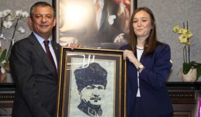 CHP lideri Özgür Özel’den tedavisi süren Gülşah Durbay’a ziyaret