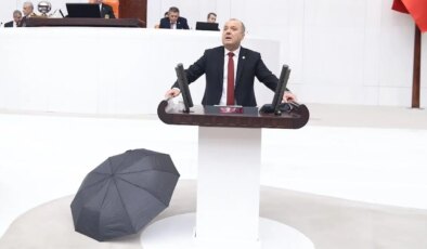 CHP’li isim, TBMM kürsüsünde ‘şemsiye’ açtı: ‘Önümüzdeki tehlike büyük…’