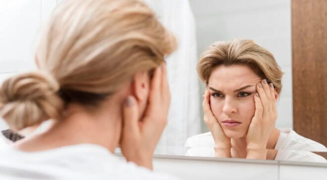 Cildi yaşlandırıyor: Sabah aynada görülen çizgiler kalıcı kırışıklığa dönüşebilir!