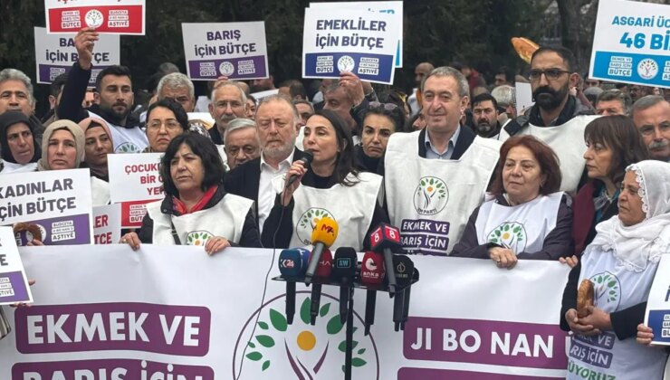 DEM Parti’den TBMM önünde ‘bütçe’ protestosu… Tuncer Bakırhan: ‘İktidarın tek derdi sermayeye, savaşa ve faiz lobilerine bütçe yapmak’