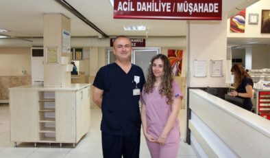 Denizli’de baba-kız birlikte hastalara bakıyor