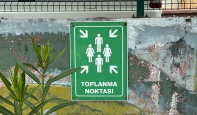 ‘Deprem toplanma alanının girişi kapatıldı’ iddiası