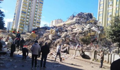 Depremde yıkılan Beluk Apartmanı davası bilirkişi raporu gelmediği için ertelendi