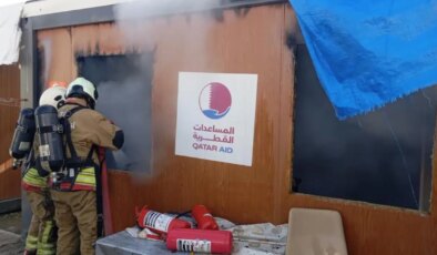 Depremzede yaşlı çiftin yaşadığı konteyner yanarak küle döndü