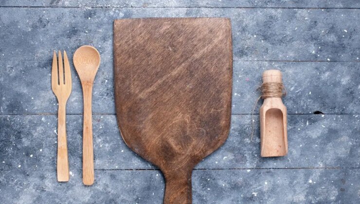 Deterjan yetmiyor! Tahta kaşıkların içine hapsolan kirleri kusturan mucize yöntem