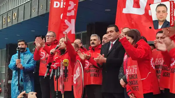 DİSK’in yürüyüşü Ankara’da son buldu: ’Çekin elinizi soframızdan, çocuğumuzun cebinden’