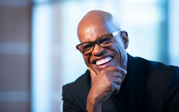 Dünyaca ünlü opera sanatçısı evinde bıçaklanarak öldürüldü