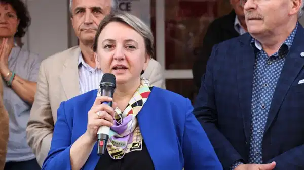 Ebru Küçükaydın kimdir? Ebru Küçükaydın ne iş yapıyor?