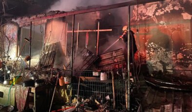 Edirne’de çiftlikte korkutan yangın: 1 ev, 2 biçerdöver ve 2 otomobil yandı!