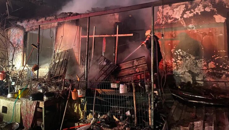 Edirne’de çiftlikte korkutan yangın: 1 ev, 2 biçerdöver ve 2 otomobil yandı!