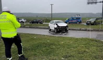 Edirne’de otomobiller çarpıştı: Yarlılar var!