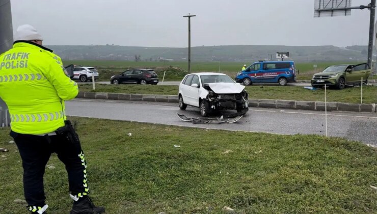 Edirne’de otomobiller çarpıştı: Yarlılar var!