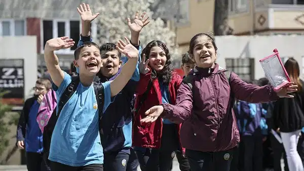 Eğitimde ‘ara tatil’ tartışması: Eğitimciler tepkili, veliler fikir ayrılığında