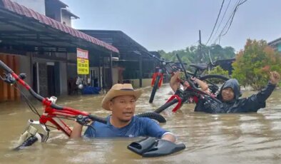 Endonezya’da şiddetli yağışların yol açtığı afetlerde ölenlerin sayısı 303’e yükseldi