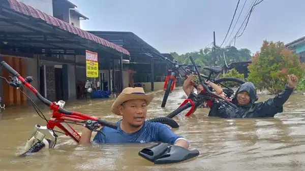 Endonezya’da şiddetli yağışların yol açtığı afetlerde ölenlerin sayısı 303’e yükseldi