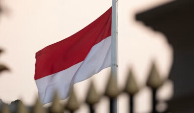 Endonezya’da yolcu otobüsü devrildi: 16 ölü