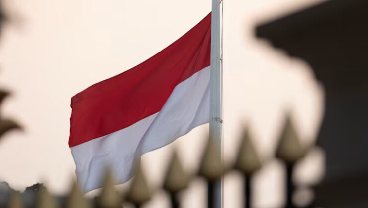 Endonezya’da yolcu otobüsü devrildi: 16 ölü