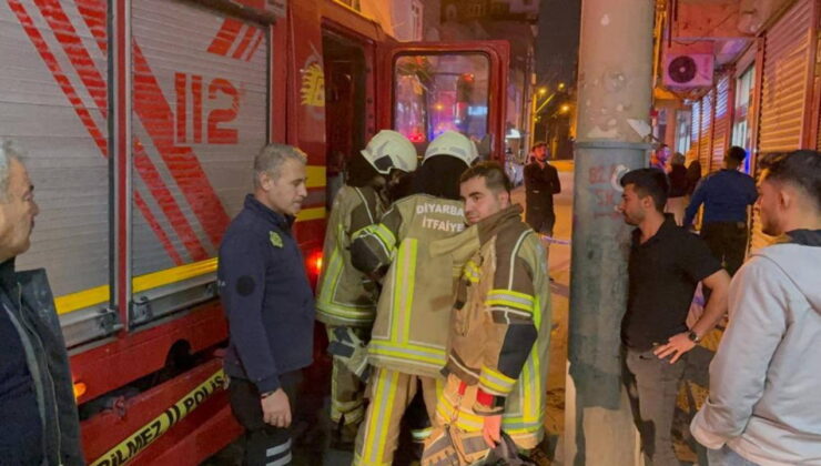 Erkek dehşeti… Eşiyle tartıştı, evini ateşe verdi!