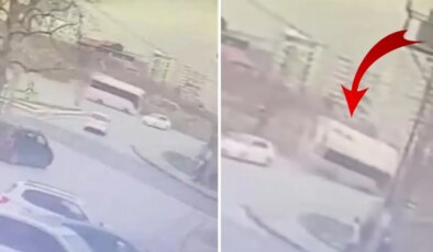 Esenyurt’ta 4 kişinin hayatını kaybettiği, işçi servisinin devrilme anı kamerada