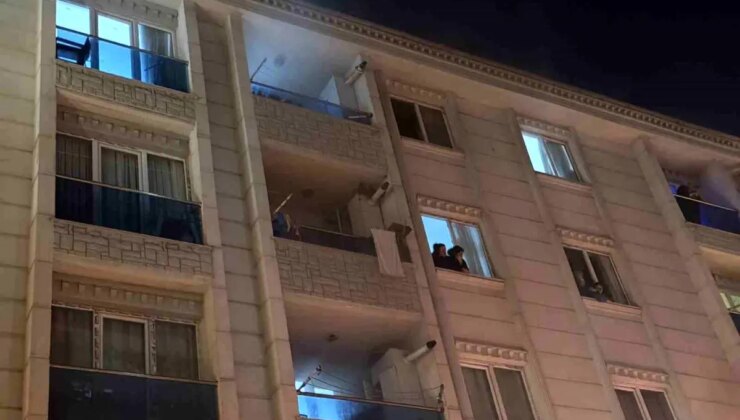 Esenyurt’ta 5 katlı binada yangın paniği: Bina tahliye edildi