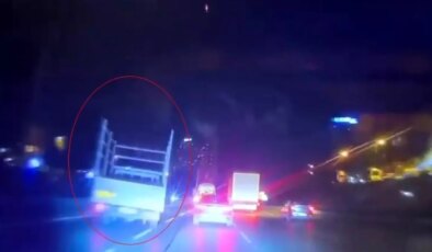 Esenyurt’ta alkollü sürücü makas atıp kaza yaptı; o anlar kamerada