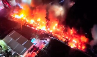 Esenyurt’taki fabrika yangını 4 saattir devam ediyor: Patlamalar peş peşe geldi