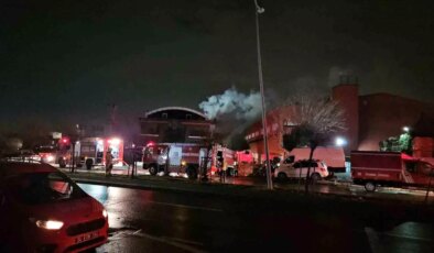 Esenyurt’taki fabrika yangını 6 saattir devam ediyor