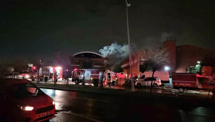 Esenyurt’taki fabrika yangını 6 saattir devam ediyor