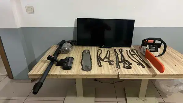 Evde buldukları her şeyi çaldılar: 2 tutuklama