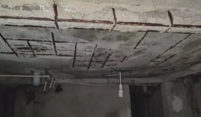 Fatih’te 4 katlı binanın zemininde çökme meydana geldi