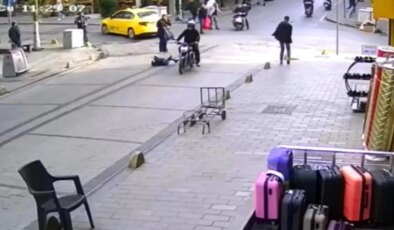 Fatih’te annesinin kolundan yola fırlayan çocuğa motosiklet çarptı, sürücü kaçtı