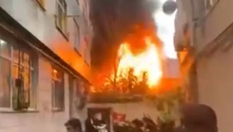 Fatih’te otoparkta çıkan yangın 2 katlı binaya sıçradı